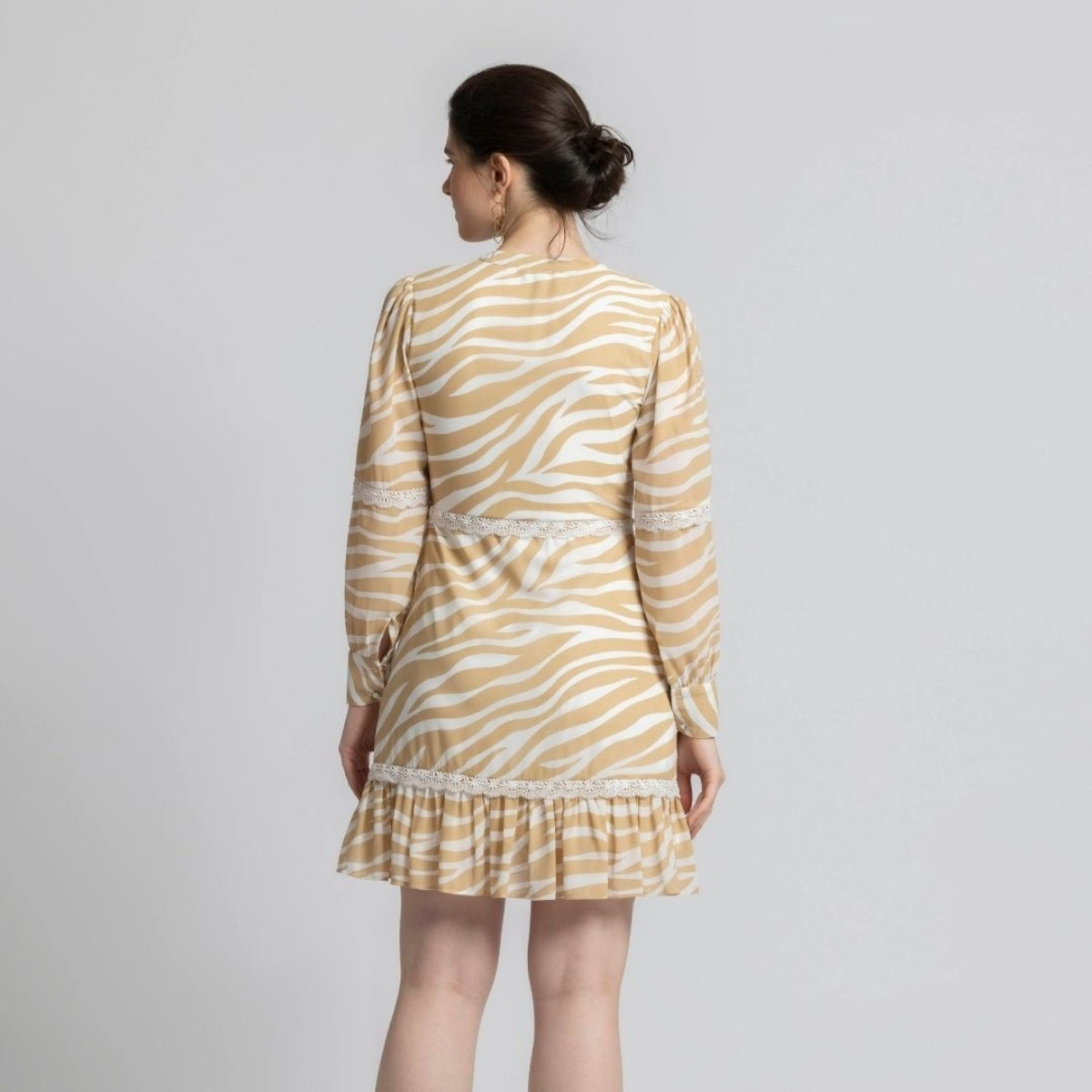 Pack of 4 Women’s Dresses: Chic, Trendy, and Timeless