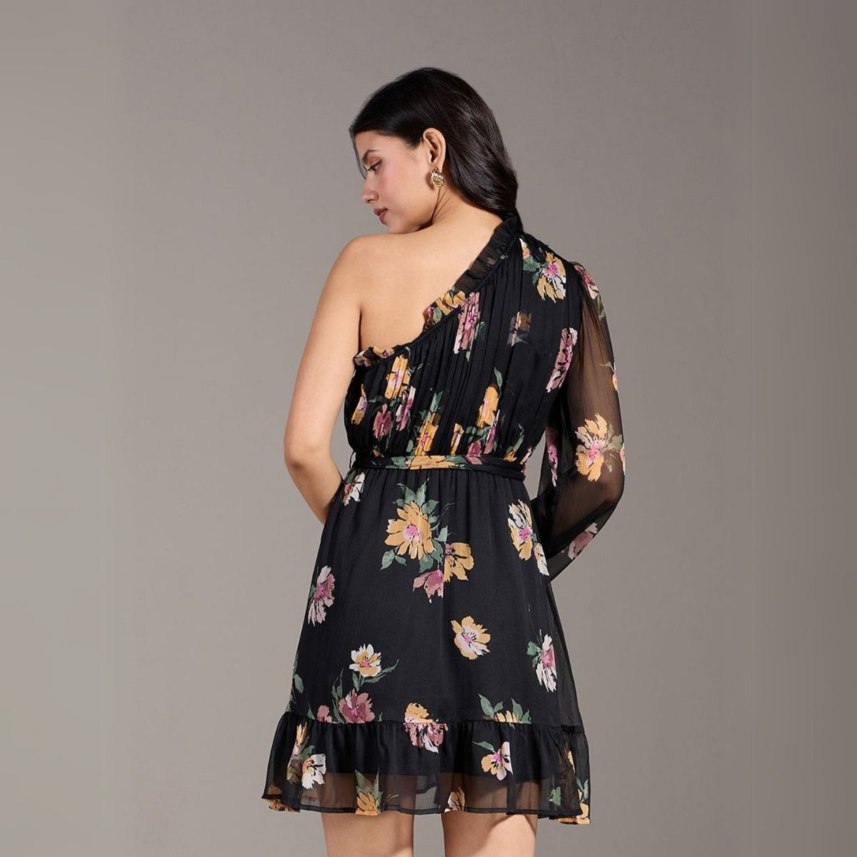 Pack of 4 Women’s Dresses: Chic, Trendy, and Timeless