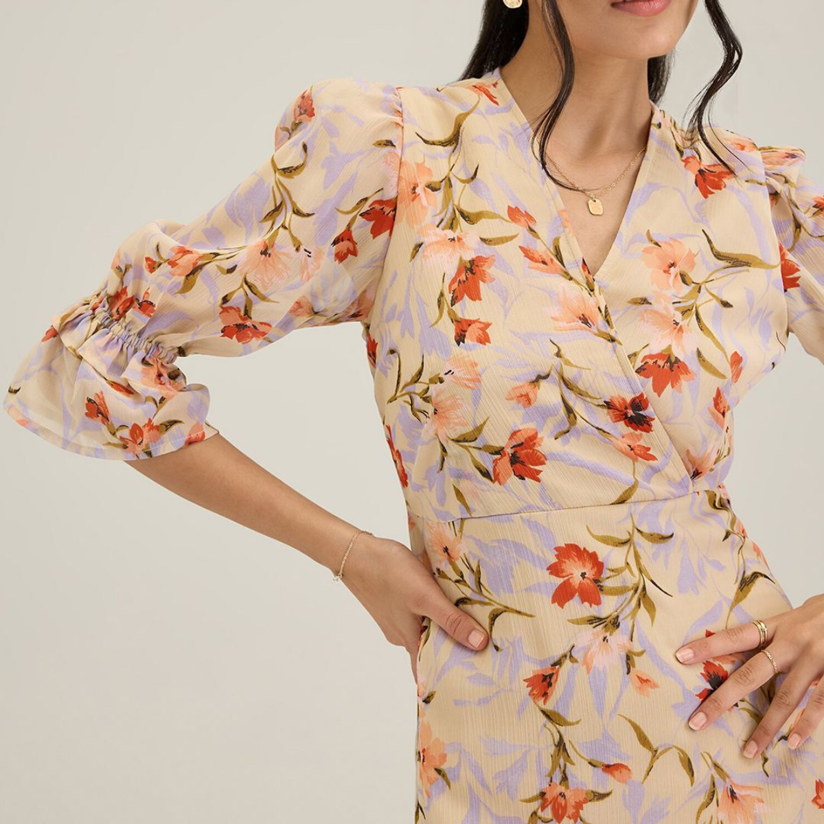 Pack of 4 Women’s Dresses: Chic, Trendy, and Timeless