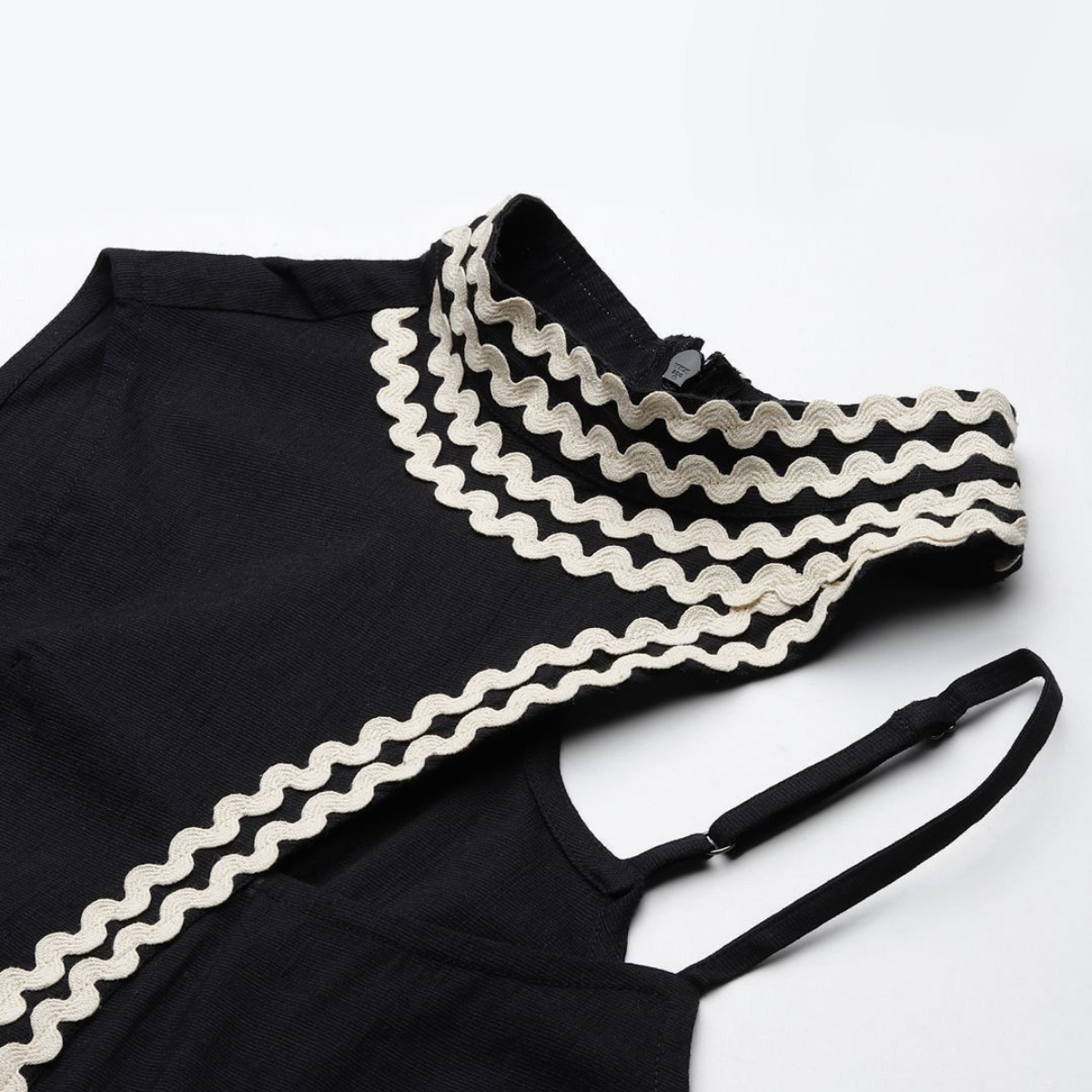 Pack of 4 Women’s Dresses: Chic, Trendy, and Timeless