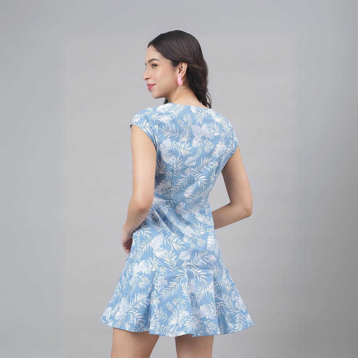 Pack of 4 Women’s Dresses: Chic, Trendy, and Timeless