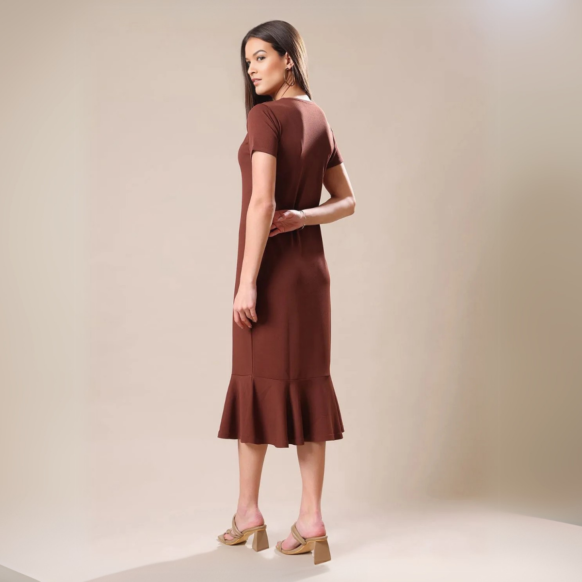 Pack of 4 Women’s Dresses: Chic, Trendy, and Timeless